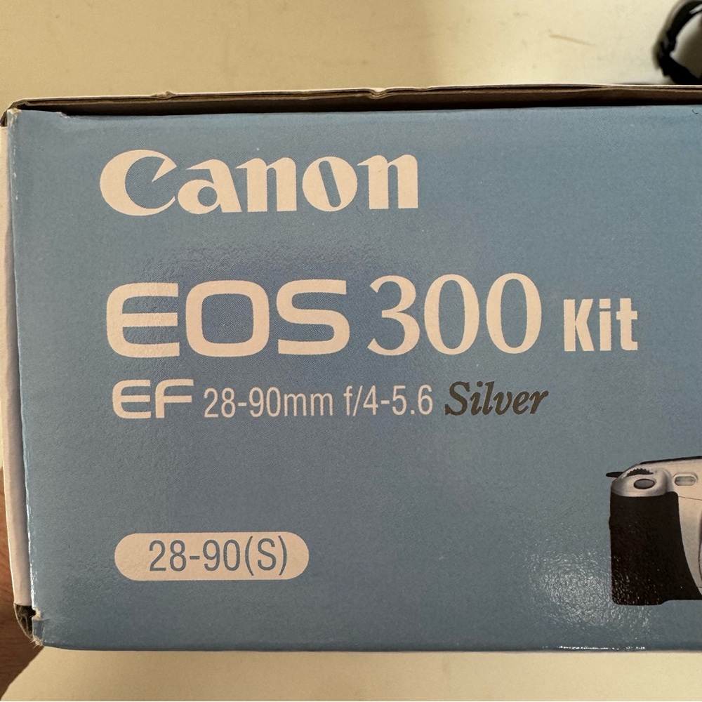 Canon EOS 300 Kit Silver Film Camera - Picture 8 of 10